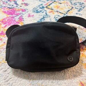 lululemon fannypack!